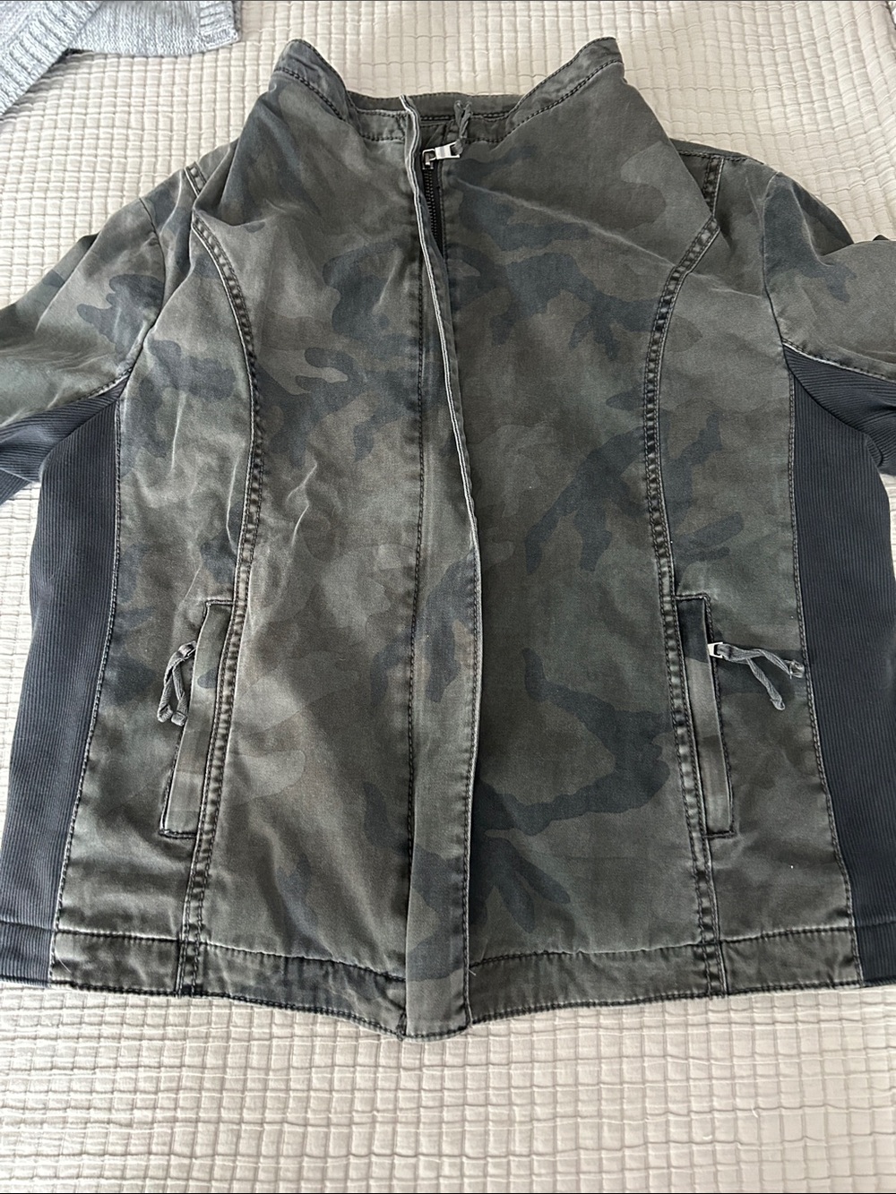 Women’s Camouflage Zip-Front Jacket - Olive/Black